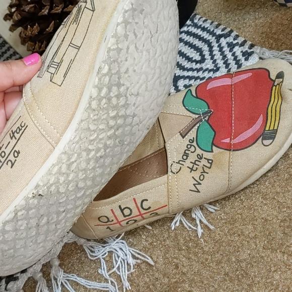 🌼 Size 7 - Teacher Shoes - 'Toms-Inspired'🌼 - Picture 3 of 6